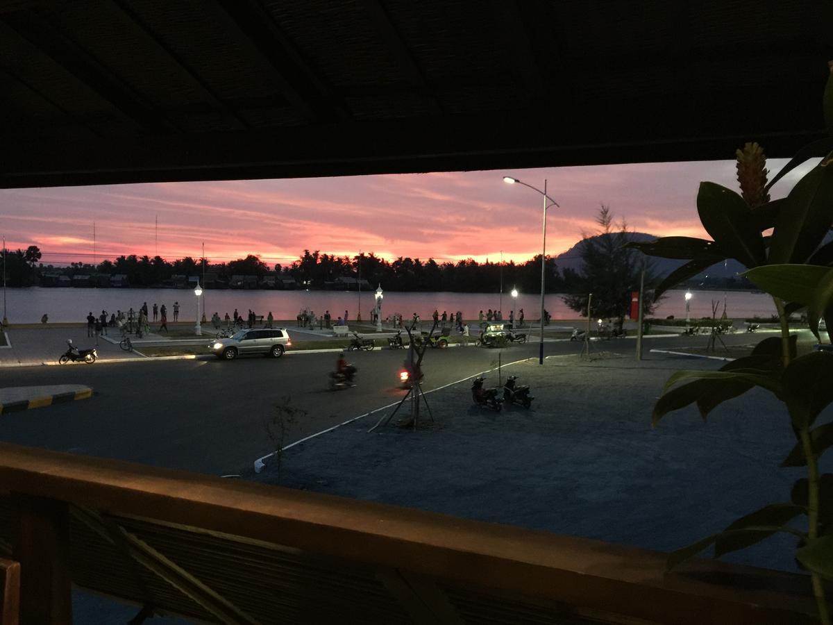 Makk Hotel Kampot Eksteriør billede